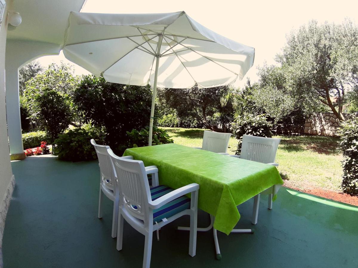F• R• I• E• N• D• S• Bed & Breakfast Novalja Exterior photo